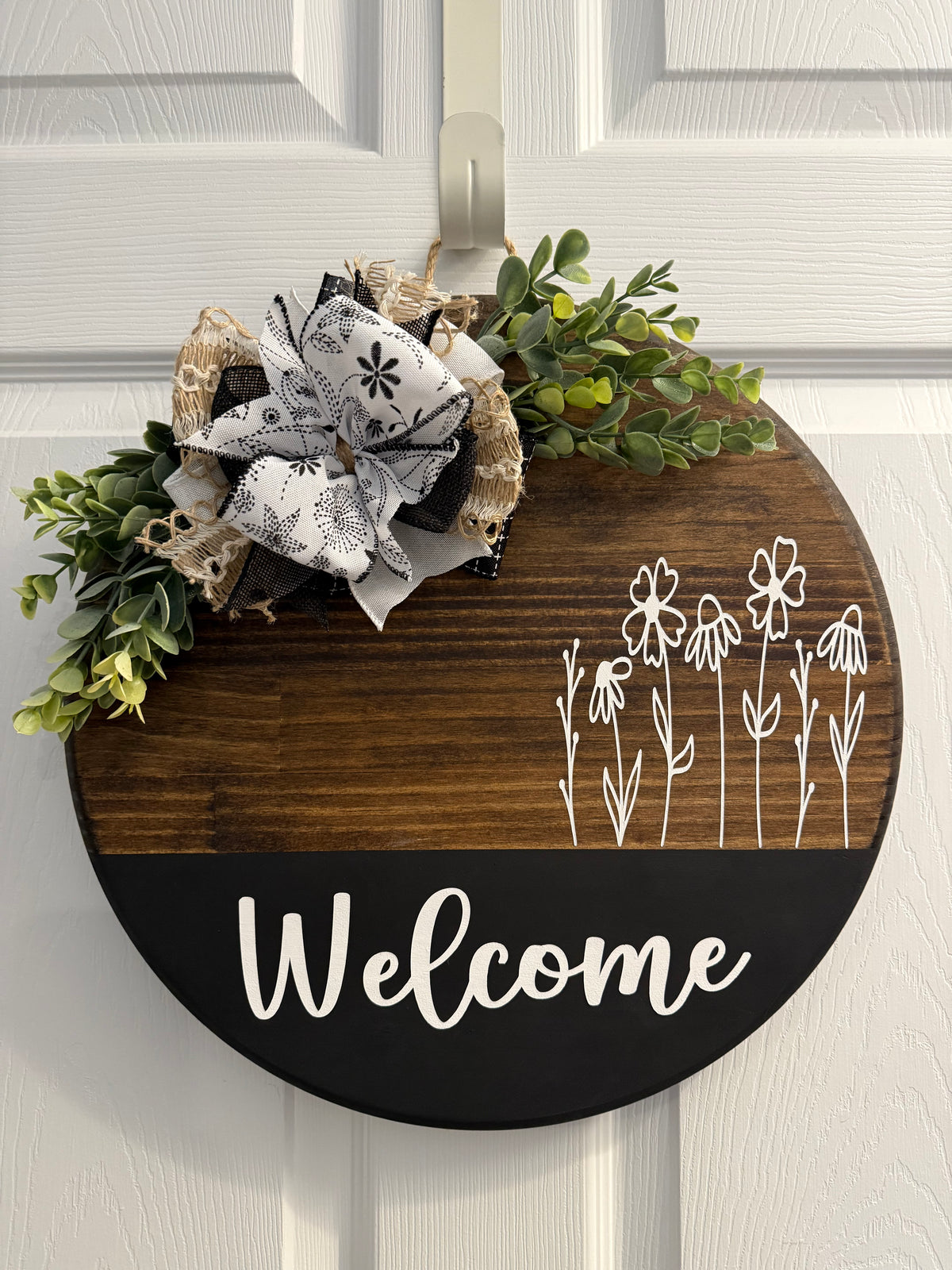 Black and white floral welcome