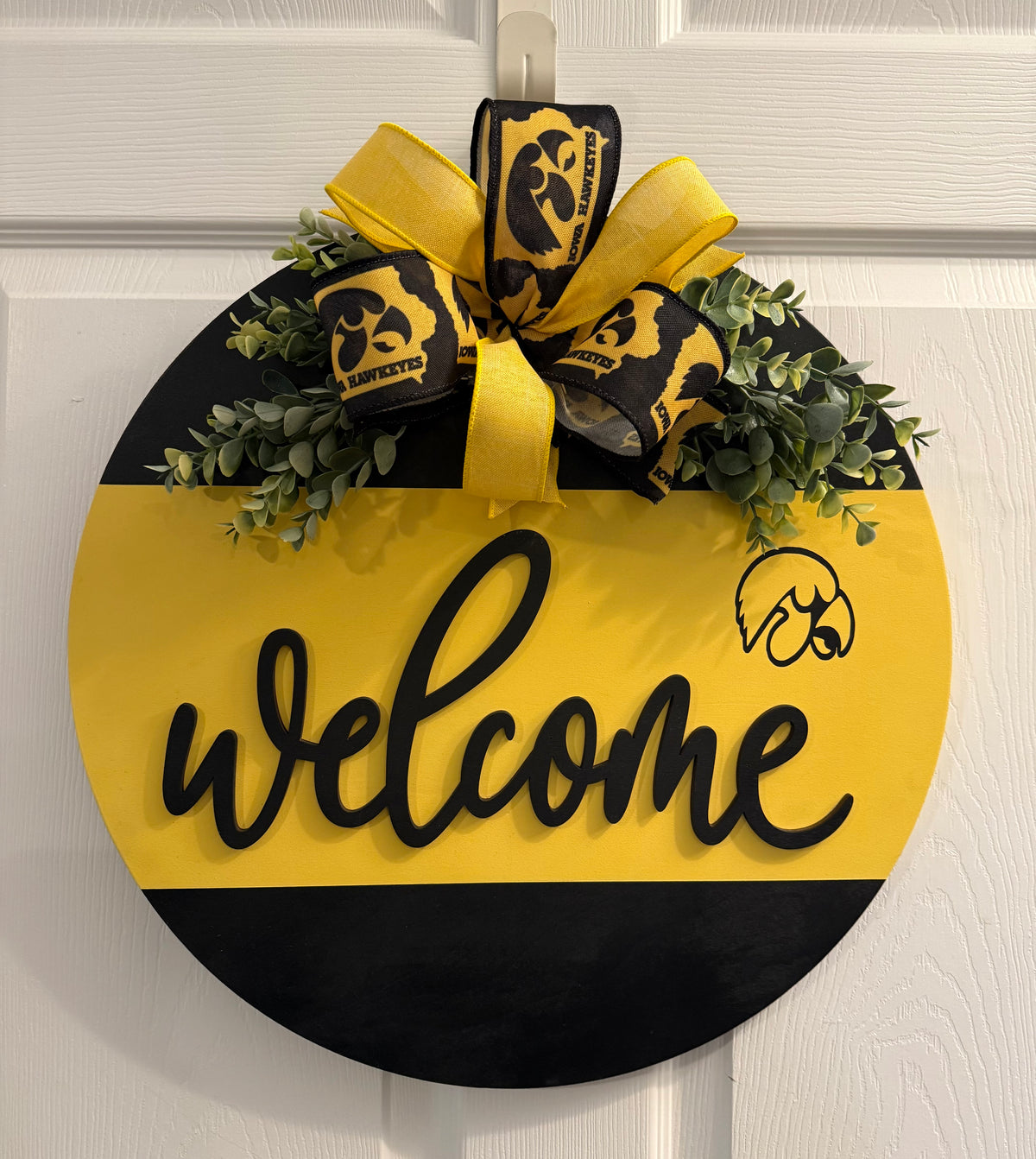 Hawkeye welcome 18"